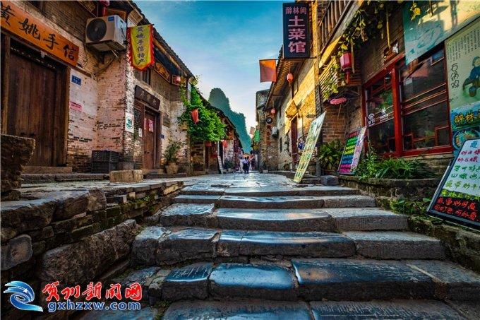 烟台“小苹果”姐弟俩快乐抵达沈阳