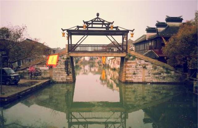 “绳”彩飞扬 “拔”出风采